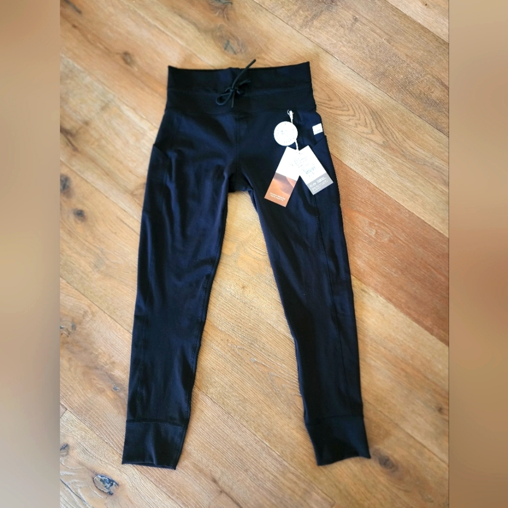 Vuori Daily Pocket Legging. NWT! Black. Size M
